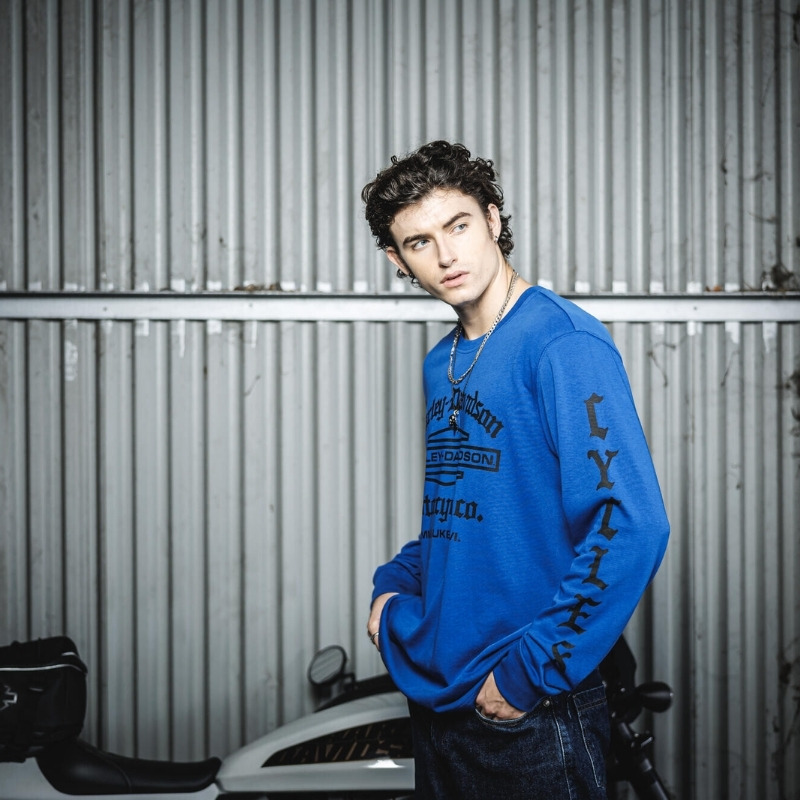 Men's Old English Stacked Bar & Shield Tee - Surf the Web