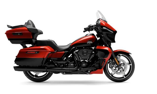 Harley Davidson 2025 Street Glide® Ultra - Whiskey Fire/Vivid Black 