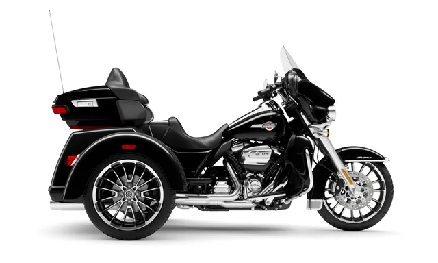 Harley Davidson 2025 Tri Glide® Ultra - Vivid Black