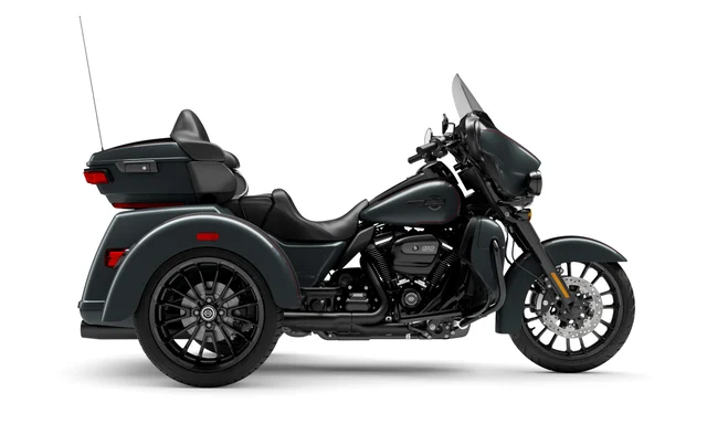 Harley Davidson 2025 Tri Glide® Ultra - Iron Horse Metallic/Vivid Black