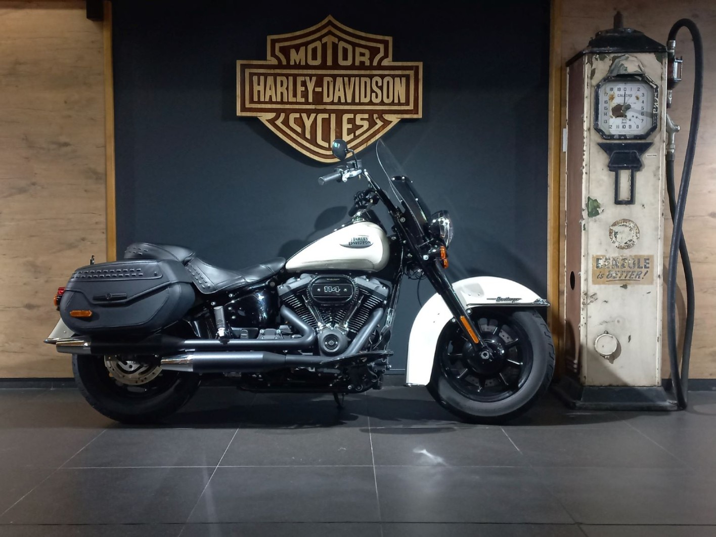 2023 HARLEY DAVIDSON Heritage Classic 114