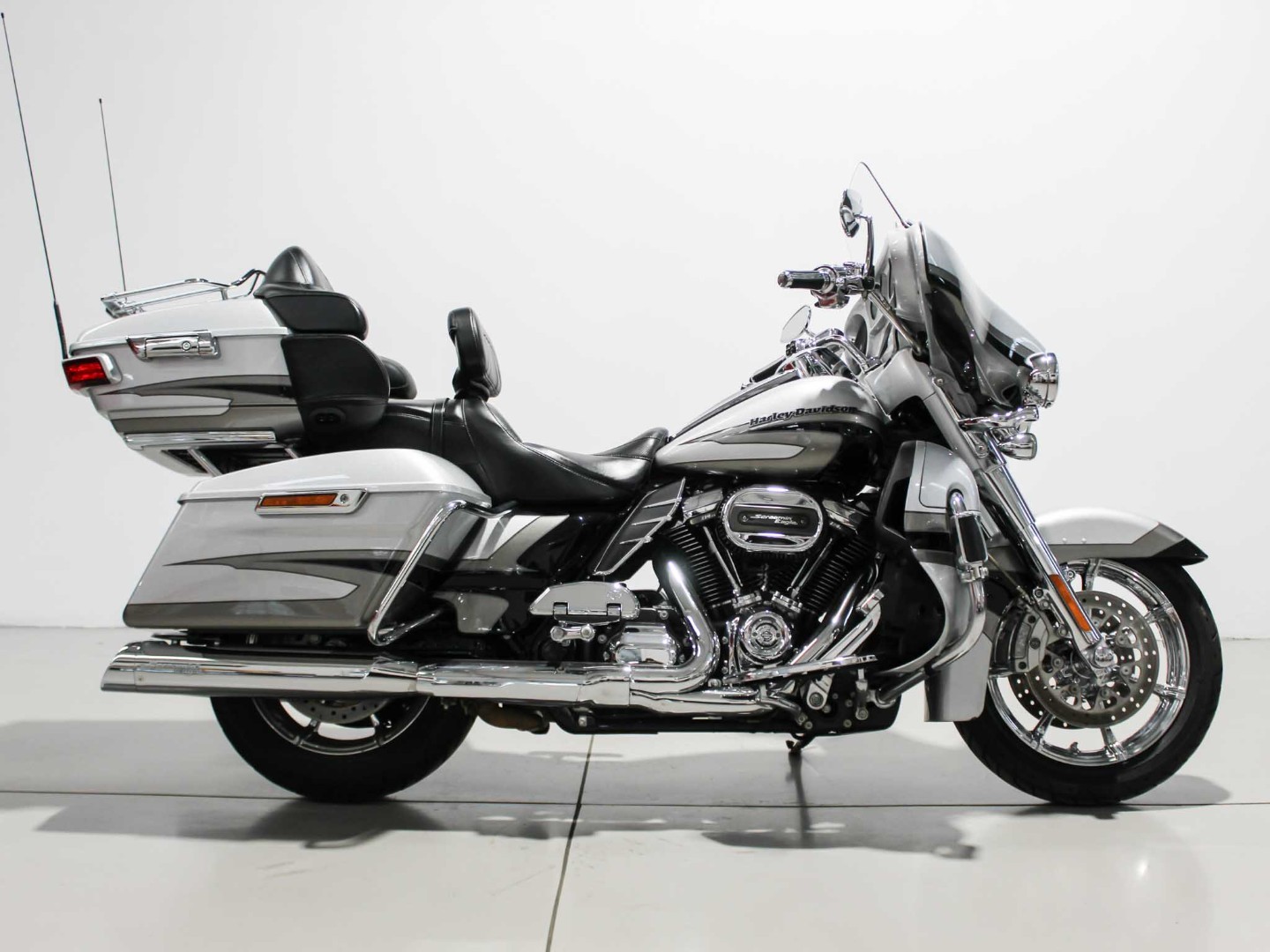 2017 HARLEY DAVIDSON CVO Ultra Limited
